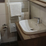 Ferienhaus in Wremen - modernes Badezimmer