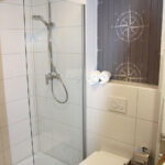Ferienhaus in Wremen - modernes Badezimmer
