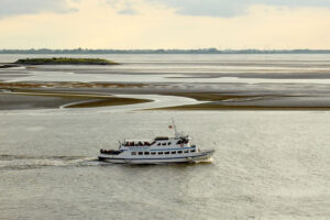 hafenrundfahrt-nordseeküste-bremerhaven-schiff